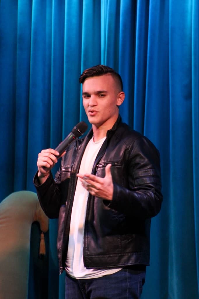 Nate Roscoe performing live (4)